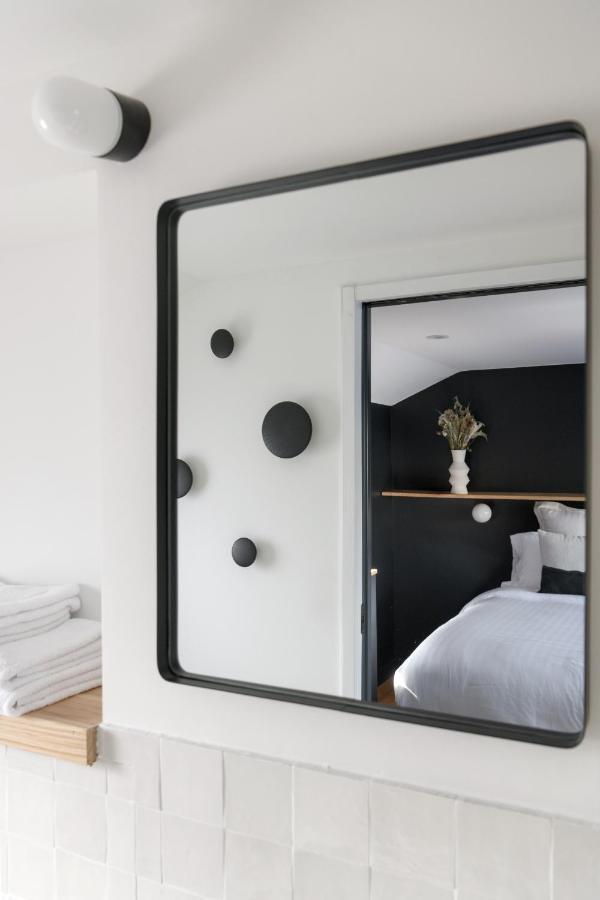Hotel La Peniche - Bed And Bicycle - Tournon Esterno foto
