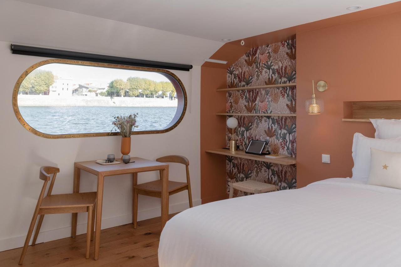 Hotel La Peniche - Bed And Bicycle - Tournon Esterno foto