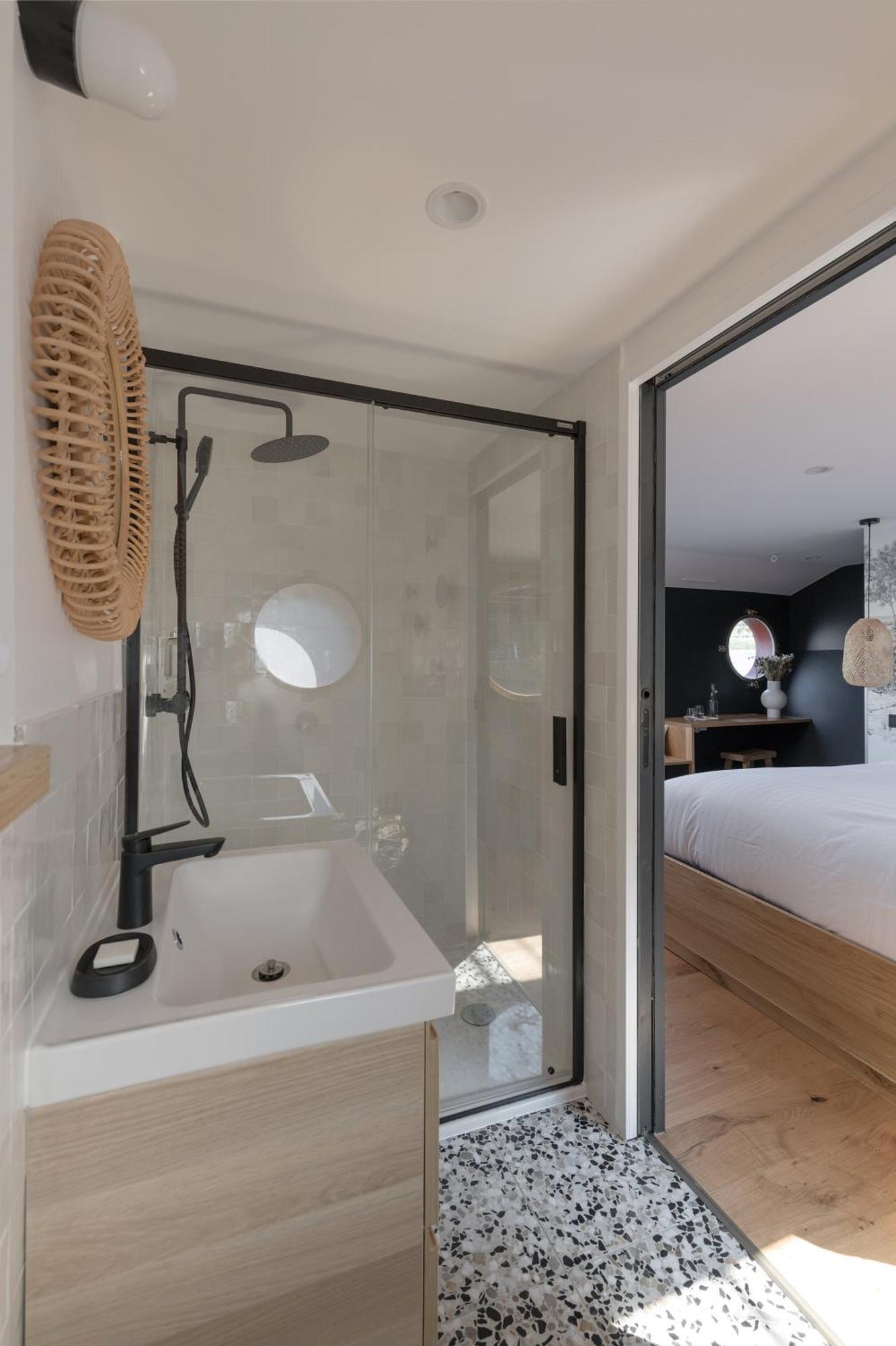 Hotel La Peniche - Bed And Bicycle - Tournon Esterno foto